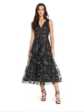 Women's Clothing (875)